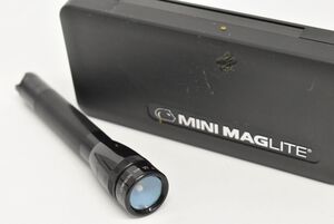 (1021S 0108M17) 1円～ MINI MAGLITE AA ミニ マグライト ペンライト 懐中電灯 フラッシュライト ケース付 【ジャンク品】