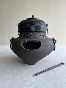 【骨董品】 茶道具 風炉釜 茶釜 鉄釜 風炉 鉄製 鉄器 茶器