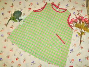 再値下♪【ハンドメイド】赤い花柄ステッチが可愛い♪黄緑チェックジャンバースカート(100cm位) お人形にも♪