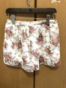 未使用マッシュマッシュ　花柄ショートパンツ38