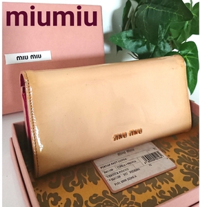 正規 miumiu エナメル レザー 長財布 バイカラー パテント リボン ピンク ベージュ PRADA プラダ ミュウミュウ イタリア製 定価 ６万８千円