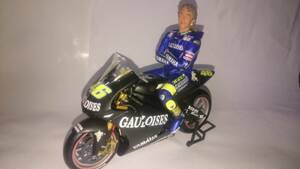 即決 PMA ミニチャンプス 1/12 ヤマハ YZR-M1 2004年MotoGP プレシーズン・テスト №46 V.ロッシ シッティングフィギュア付 ゴロワーズ仕様