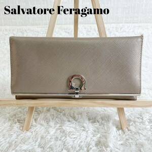 サルヴァトーレフェラガモ　長財布　ガンチーニ　レザー　グレージュ　Salvatore Ferragamo ロングウォレット