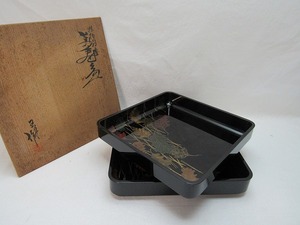 O208715【 美品 玉舟作 木製漆器 美寿盆 松柏蒔画 二客揃 共箱 】 検) 茶道具 煎茶道具 煎茶盆 給仕盆 縁高盆 和食器 角盆 お盆 トレイⅲ 