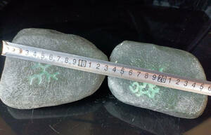 極品　黒砂皮　翡翠原石二つ　３.３５キロ