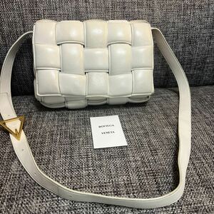 BOTTEGA VENETA スモール パデッド カセット　ショルダーバッグ レザー ボッテガべネタ