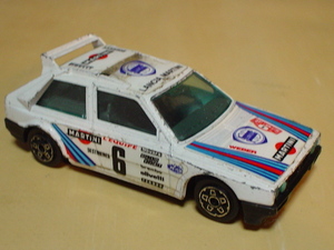 珍品　デザイン　BULAGO　LANCIA　DELTA　S４　１／４３　スケール　ミニカー　MADE　ＩＮ　ITALY