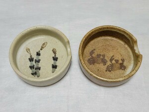 【経年美品】陶器の小鉢2個セット 韓国陶器 土筆と沢蟹 つくしとサワガニ 薬味入れ キャンドル皿 灰皿 ディスプレイとしても 仁寺洞で購入