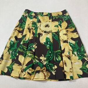 241 美品 MOSCHINO CHEAP AND CHIC モスキーノ イタリア製 大花柄 Aライン タックスカート フラワープリント 春夏 コットン 40427P