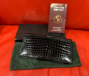 【美品・未使用・正規品】JRA 【クロコダイル二つ折り長財布】 ブラック クロコレザー 本物 小銭入れ無 サイフ