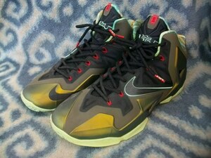 NIKE LEBRON 11 31.5cm US13.5 緑？黒 新品未使用 NBA レブロン ジェームズ ジェームス １１ ロサンゼルス レイカーズ Los Angeles Lakers