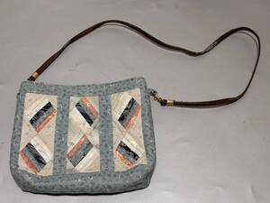 d2576◆ハンドメイド　パッチワーク　キルトポシェット/ミニショルダーバッグ　ブルー系◆W25×H22×マチ5cm