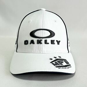 【美品】OAKLEY オークリー 吸汗速乾 抗菌防臭素材 ゴルフやアウトドア タウンユースの普段つかいにも 6パネル FIXED CAP フリーサイズ 