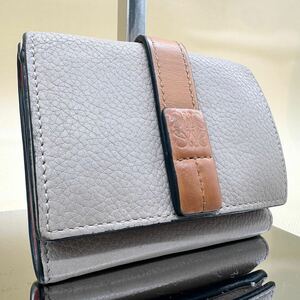 美品● LOEWE ロエベ 三つ折り財布 ベージュ アナグラム レザー レディース コンパクトウォレット 本革