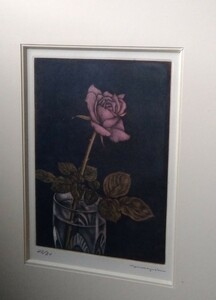 【作家名有 美品 画廊銘 サイン ナンバー記載有り】版画『薔薇』25/30　マット付ガラス入り額縁　箱有り　腐食銅版画 エッチング　川口輝夫