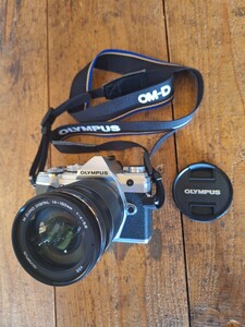 OLYMPUS オリンパス ミラーレス一眼カメラ OM-D E-M5MarkⅢ 