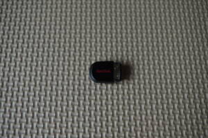 San Disk USBメモリ・32GB(中古品・極小サイズ)
