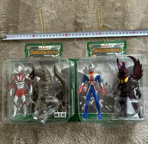 送料無料 非売品 ウルトラマンシリーズ ウルトラマンダブルソフビフィギュア全2種set 初代ウルトラマン&ゴモラ、コスモス&カオスダークネス