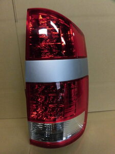 (120-J0) ノア AZR60G 中古純正右テールライト 28-184 LED点灯確認済