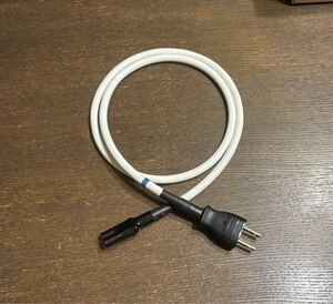 メガネ型電源ケーブル 1m。オヤイデd+ C7 PowerCable プラグは真鍮無メッキ。端子金メッキ仕様。phononオイル塗布出来ます。