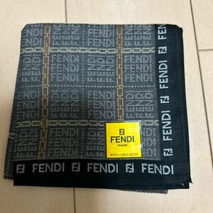 フェンディ FENDI ハンカチ 全面英字柄 グレー