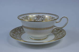 ウェッジウッド フロレンティーン ゴールドホワイト ティーカップ＆ソーサー (ピオニー)　 Wedgwood 黒壺 Gold Florentine