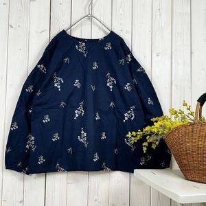 新品 刺繍ブラウス 花柄 コットン ネイビー M〜L