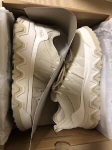 新品未使用品　2024 UGG CAPTRAIL LOW レディース カラーLIGHT BEIGE 24cm 