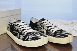 MAISON MARGIELA メゾンマルジェラ 22 Graffiti Tabi Low Top グラフィック 足袋 / タビ スニーカー / スリッポン 黒 29cm相当 44 未使用