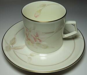 昭和期　金縁花図　BoneChina　ゴージャス　午後のコーヒーカップ&ソーサー　希少手