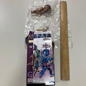 整理番号９５6　残念箱ボロボロ！しかし内袋未開封！一番くじ　仮面ライダーセイバー　仮面ライダーサーベラ　ディフォルメ