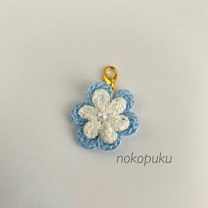 ♪noko♪ハンドメイド お花のマスクチャーム　ファスナーチャーム　水色白