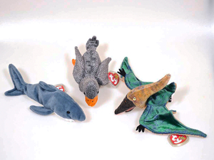 Tyぬいぐるみ　 Ty Beanie Babies 　レアもの　サメ、ガチョウ、恐竜 　タグはカバー付　コレクター　ケースの中で保管。