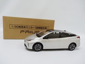 ☆非売品☆トヨタ プリウス 1/30色見本ミニカー 店舗展示用 ⑤スティールブロンドメタリック×幾何学調ルーフフィルム 現状品