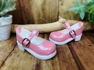 ●ストラップドールシューズ＊エナメルピンク＊MDDサイズ【ドール靴の内寸：縦 約6.0cm / 横 約2.5cm】