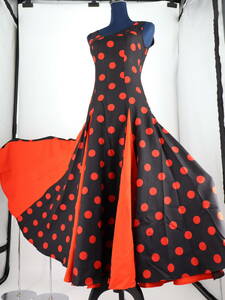 『送料無料』【美品 フラメンコ衣装】ブラック×レッド×水玉 ドレス 胸パット付 大きく広がる裾 スカート Flamenco タンゴ
