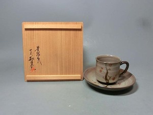 480760 横石臥牛 作 現川焼 花模様 珈琲碗（共箱）コーヒーカップ＆ソーサー・陶芸家