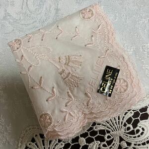 送料無料　セリーヌハンカチ♪♪ スカラップ　タッセルの刺繍　フォーマルにも　未使用　訳あり