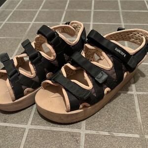 スポーツサンダル　SUICOKE