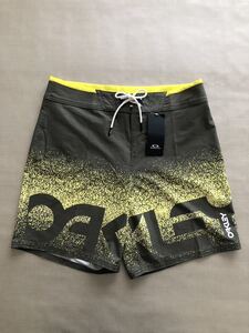 送料無料◆新品◆OAKLEY オークリー PIXEL BOARDSHORT 18 INCHES◆JPN:32 (US/EU:30)◆482629-86V◆サーフパンツ