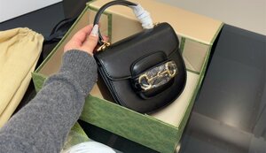 GUCCI　グッチ ハンドバッグ　ショルダーバッグ　斜め掛け　肩掛け可能　レディース　ミニ　GG　オシャレ　1000円～