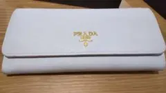 プラダ　長財布　白　レザー　美品