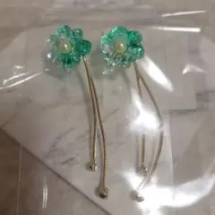 ハンドメイド 花の形 ピアス 青緑色