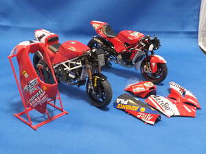 プラモデル完成品 1/12　タミヤ DUCATI 888 SUPERBIKE RACER/DUCATI DESMOSEDICI Marlboro 仕様２台 セット