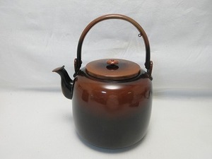 J07324 【 美品 茶道具 腰黒 水注 (水次) 薬缶 口蓋付 利休形 やかん 箱無 】 検) 水屋道具 煎茶道具 金属工芸 裏千家 湯沸 ⅱ