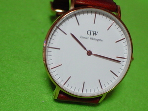 DANIEL　WELLINGTON　３ATM　腕時計　薄型　ホワイト　JAPAN　MOVT