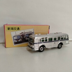 M04053　トミカ　 新潟交通　ミニカー　なつかしの昭和 (40・50年代) 　路線バス　三菱ふそう　FUSO