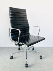 Hermanmiller ハーマンミラー　Eames Aluminum Group Executive Chair/イームズ アルミナムグループ エグゼクティブチェア