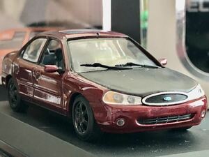 ミニチャンプス1/43 Ford Mondeo 4-door Saloon 1997 red / black (改造されてます)