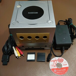 NINTENDO GAMECUBE 本体+ゲームセーブ２本 + 実況パワフルプロ野球のセット 通電確認済み 野球 任天堂